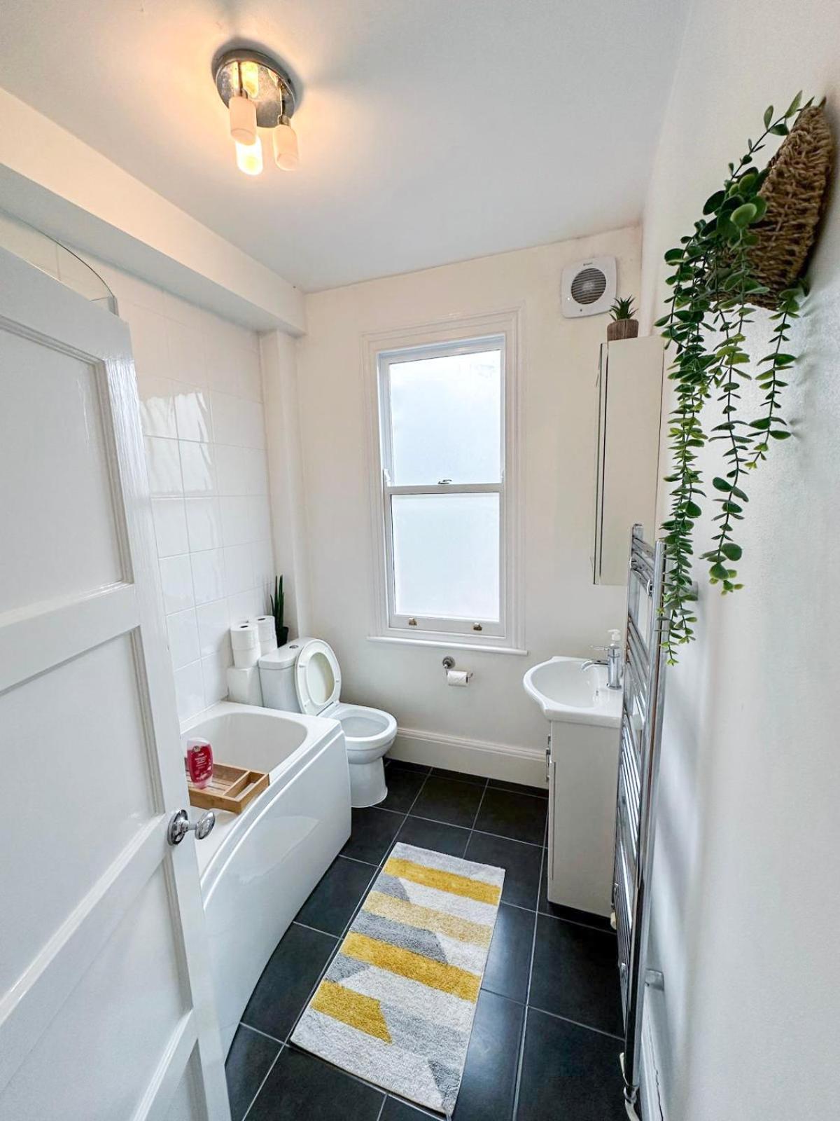 Lovely 3 Bedroom Maisonette With Private Roof Terrace In Hammersmith London Exterior photo